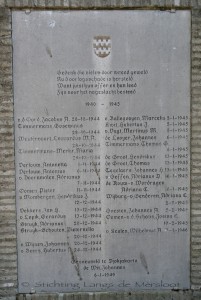 Namen van slachtoffers op het oorlogsmonument te Ammerzoden, Lies van Geffen © Regionaal Archief Rivierenland